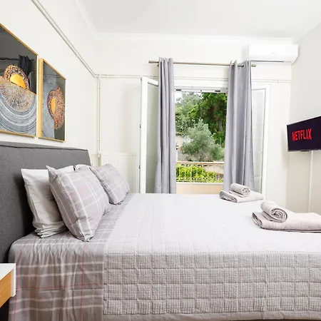 Gaia Escape, * Sinarádes