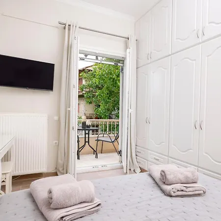 Gaia Escape, Sinarádes