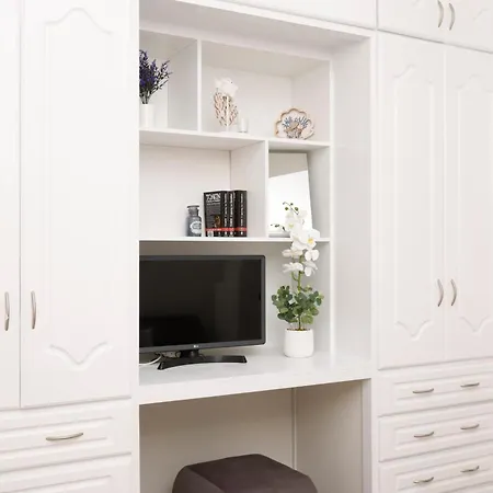 Gaia Escape, * Sinarádes